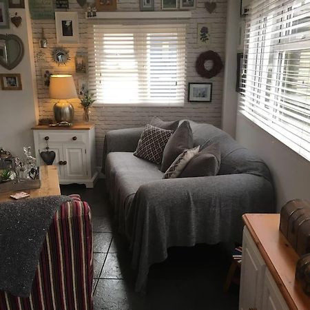 הוילה Nazeing Herb Garden Bungalow מראה חיצוני תמונה