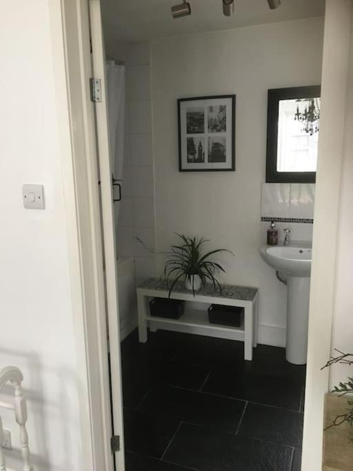הוילה Nazeing Herb Garden Bungalow מראה חיצוני תמונה