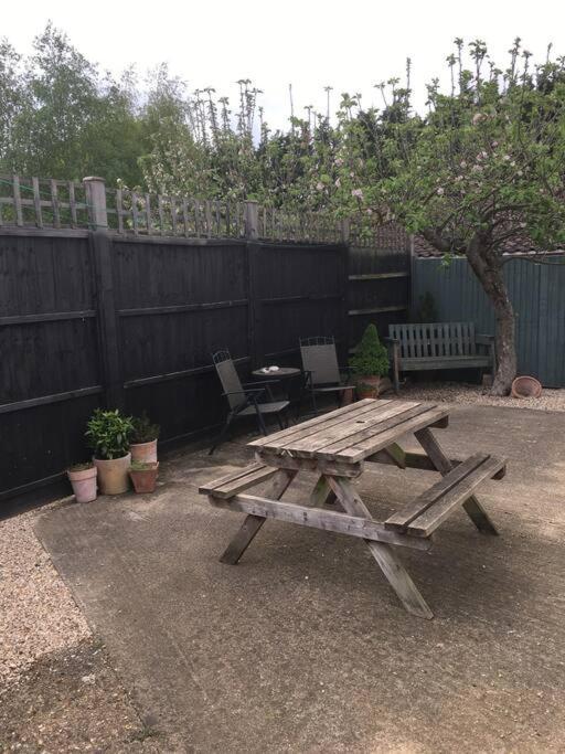 הוילה Nazeing Herb Garden Bungalow מראה חיצוני תמונה