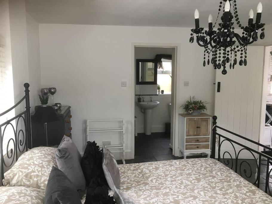 הוילה Nazeing Herb Garden Bungalow מראה חיצוני תמונה